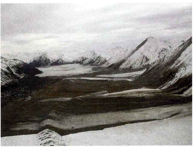 Photo of Black Rapids Glacier valley.