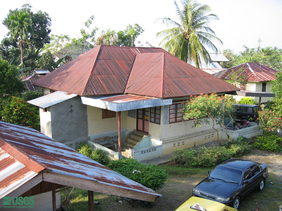 Photo in Banda Aceh, see caption above.