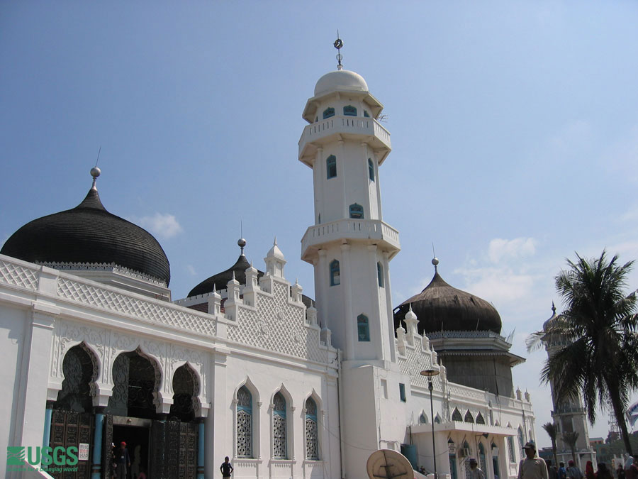 Photo in Banda Aceh, see caption above.