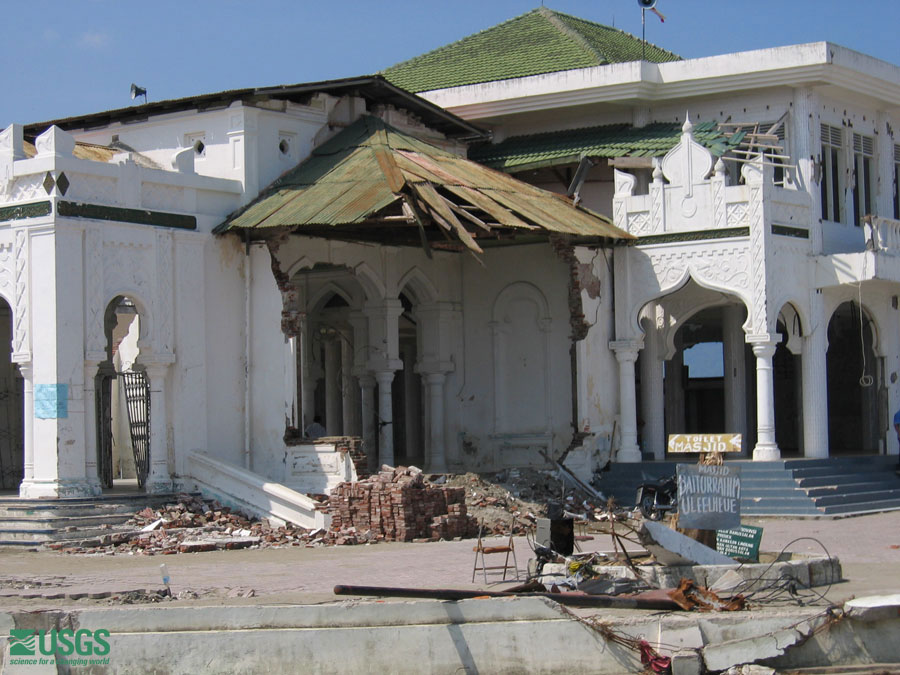 Photo in Banda Aceh, see caption above.