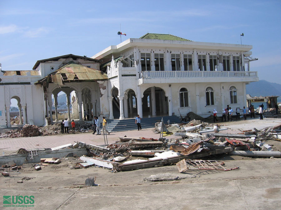 Photo in Banda Aceh, see caption above.