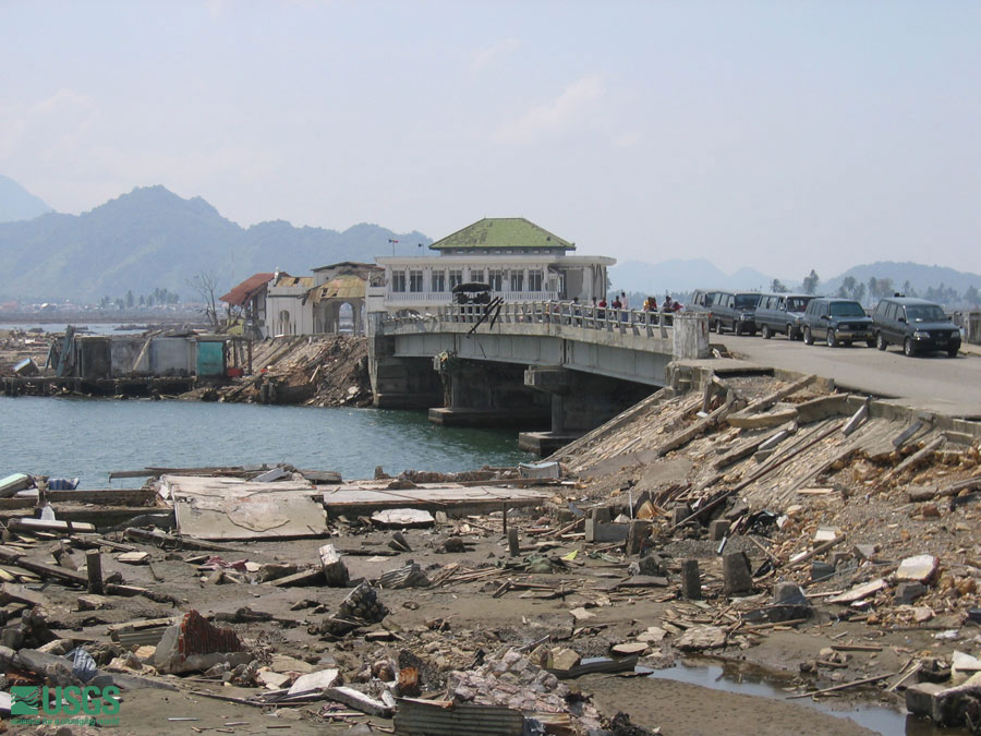 Photo in Banda Aceh, see caption above.