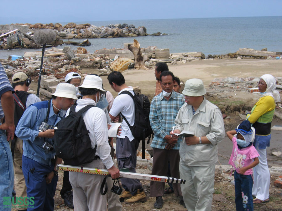 Photo in Banda Aceh, see caption above.