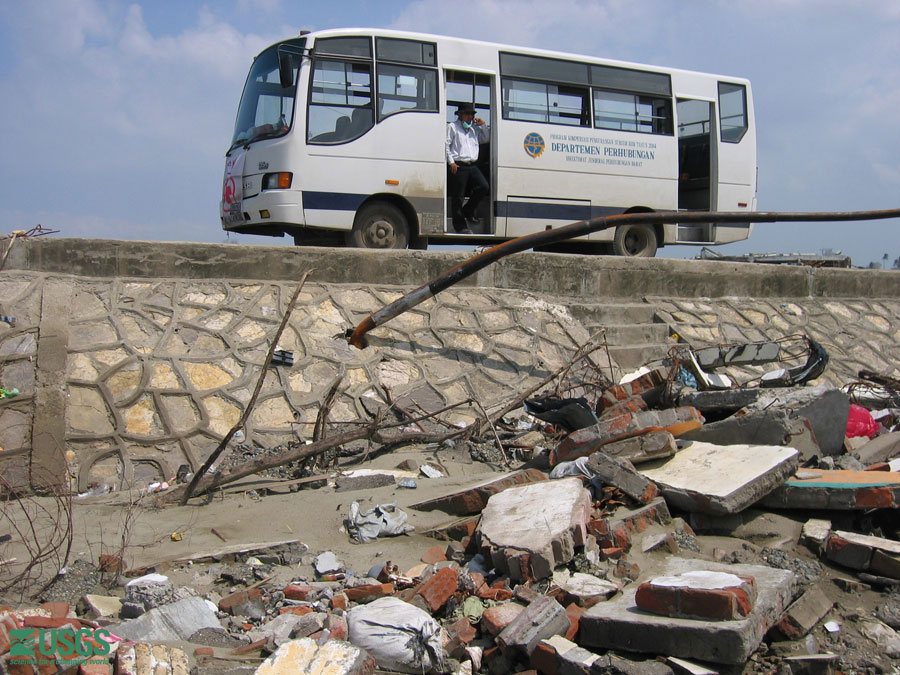 Photo in Banda Aceh, see caption above.