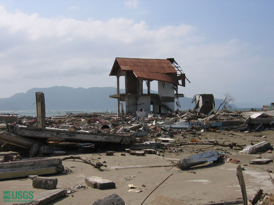 Photo in Banda Aceh, see caption above.