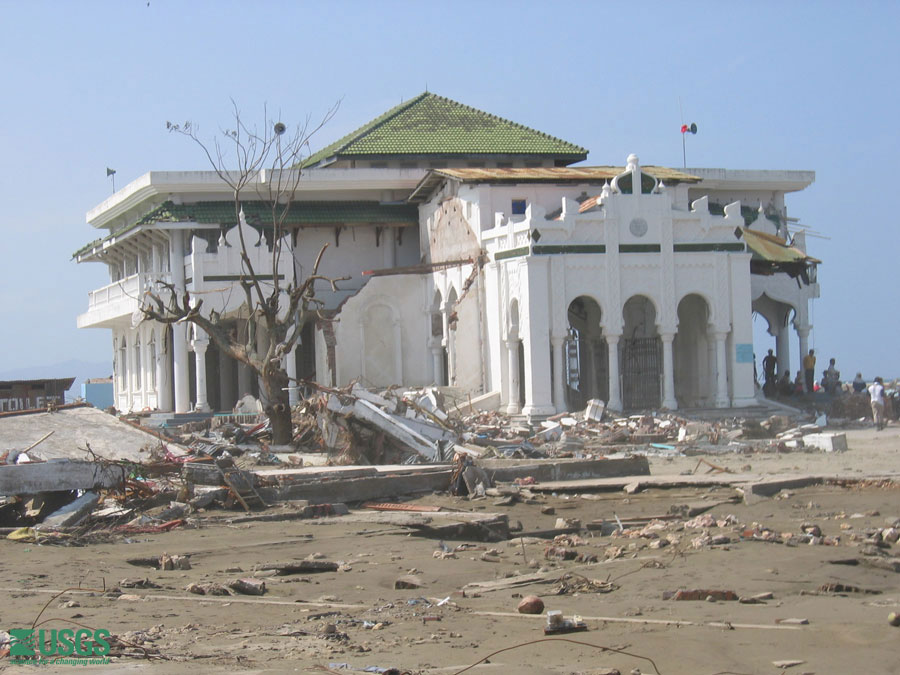 Photo in Banda Aceh, see caption above.