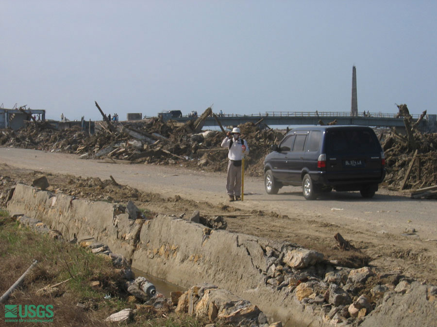 Photo in Banda Aceh, see caption above.