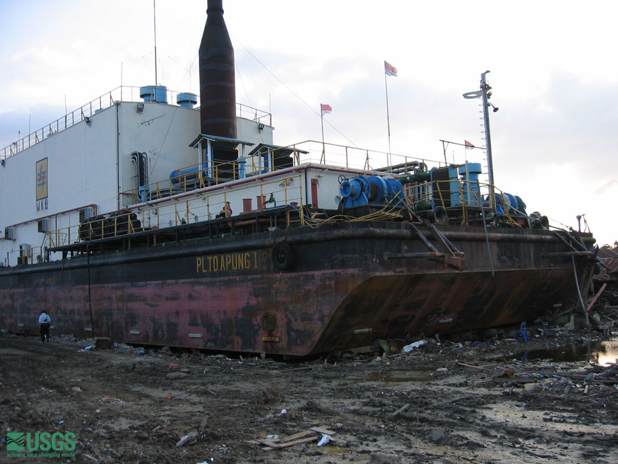 Photo in Banda Aceh, see caption above.